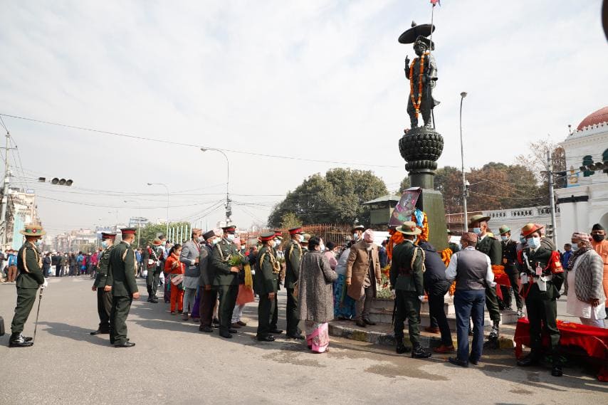 राष्ट्रपति भण्डारीले गरिन् पृथ्वीनारायण शाहको शालिकमा माल्यार्पण