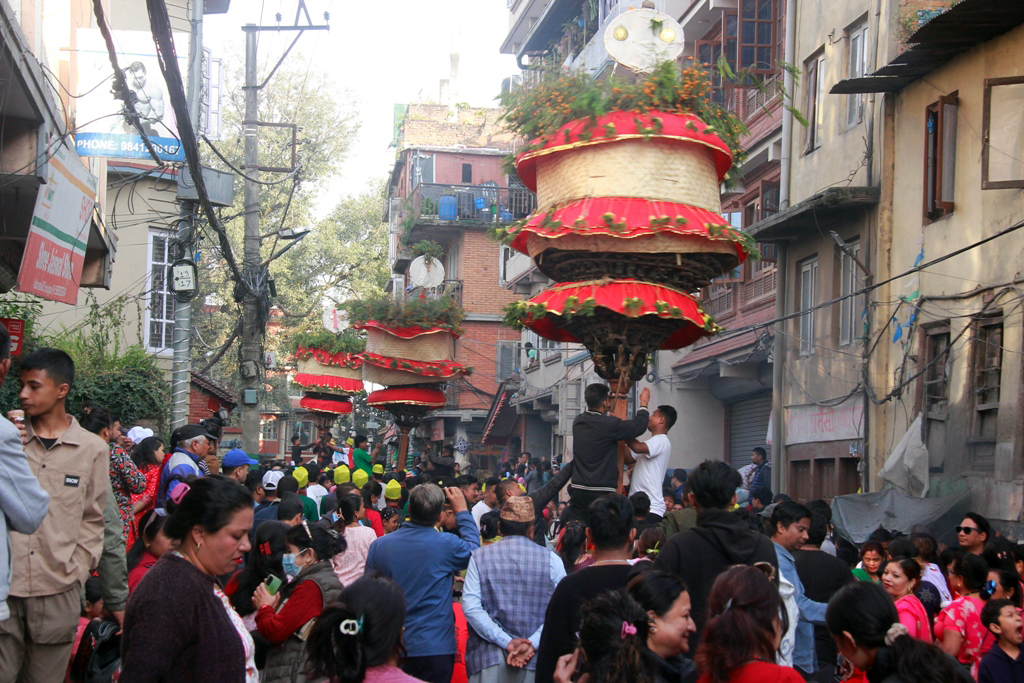 ‘कहीँ नभएको जात्रा हाँडीगाउँमा’ (फाेटाे फिचर)