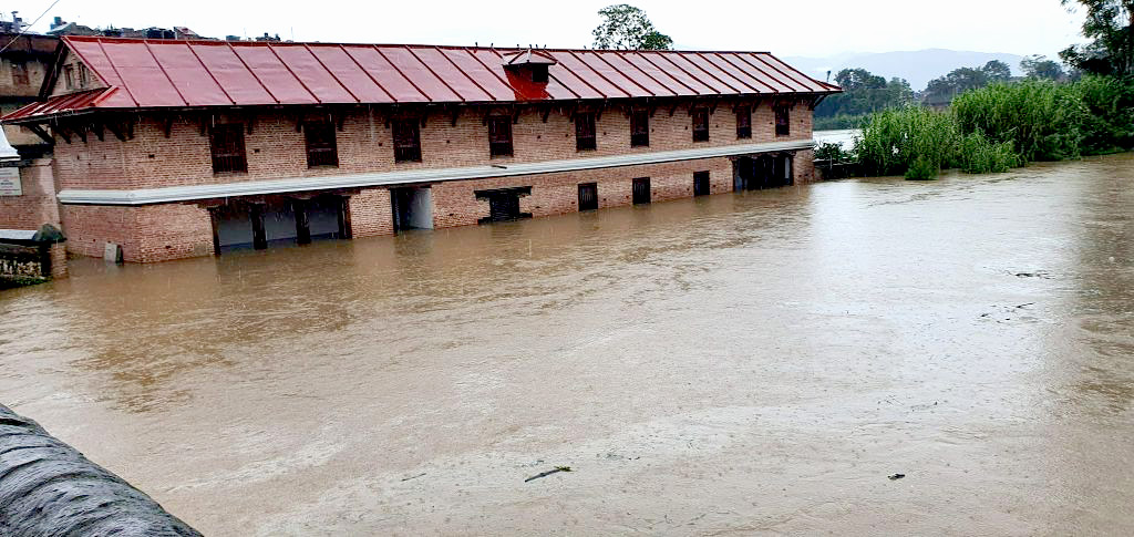 अविरल वर्षा पछि जलमग्न भक्तपुर (तस्बिरहरू)