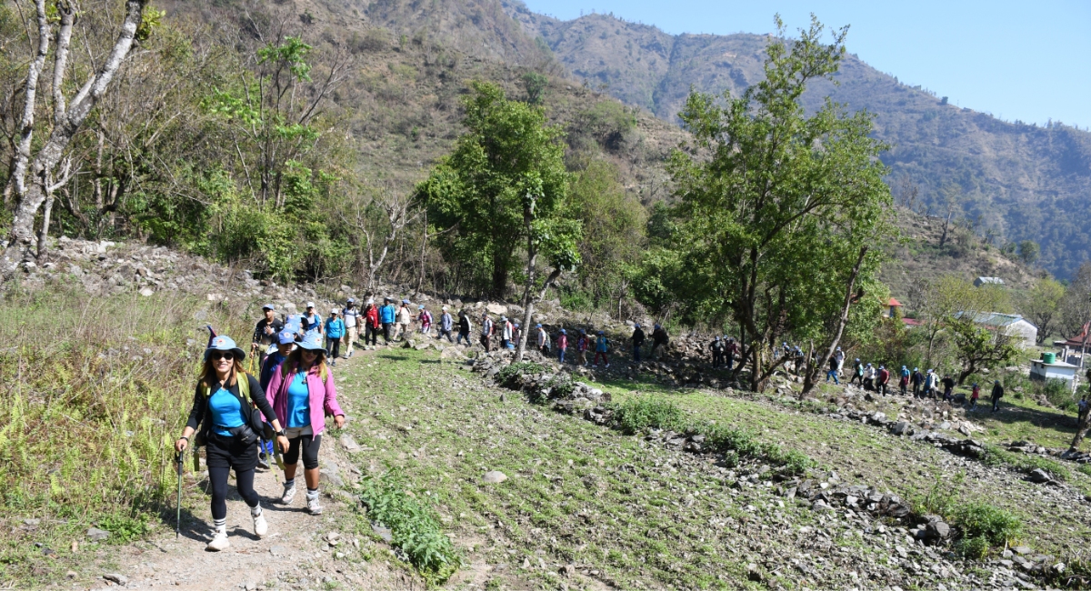 लटारम्भेश्वरमा ‘प्रकृतिप्रेमी समूह’ 