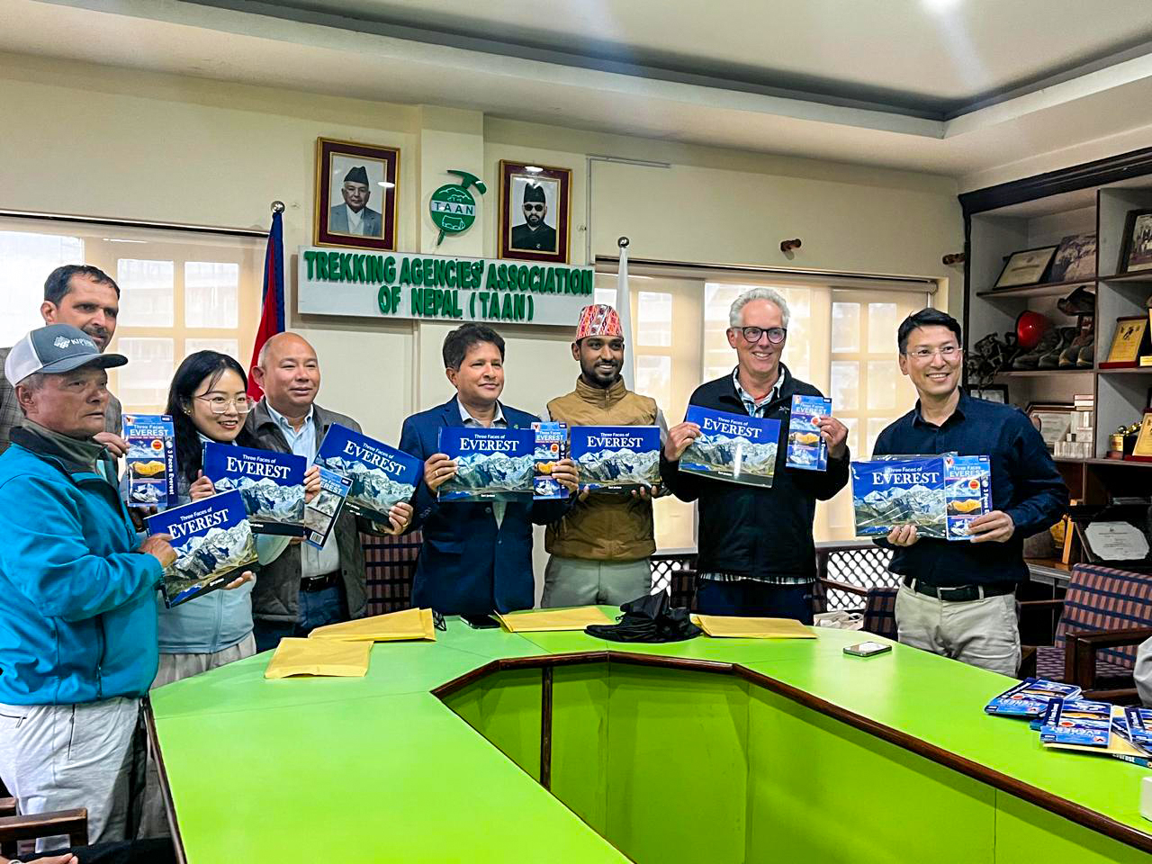 ‘एभरेस्ट थ्रि फेसेस्’ पुस्तक सार्वजनिक