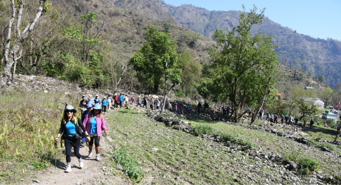लटारम्भेश्वरमा ‘प्रकृतिप्रेमी समूह’ 
