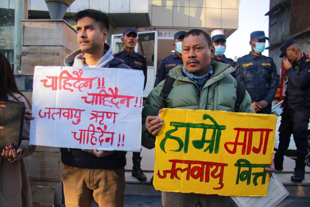 जलवायु ऋणको विरुद्द काठमाडौंमा शान्तिपूर्ण प्रदर्शन (तस्बिरहरु)