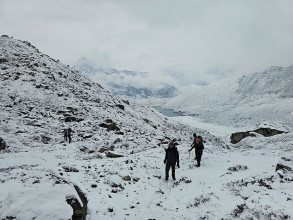 असामान्य हिमपातले सगरमाथा क्षेत्र ठप्प, पर्यटन र होटल व्यवसाय प्रभावित