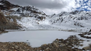 अपि क्षेत्रमा मनमोहक ‘बयली ताल’