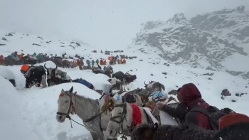 सगरमाथा क्षेत्रमा फसेका एक हजार पर्वतारोही तथा सहयोगीको सकुशल उद्धार