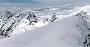 पिसाङ हिमालमा २०० मिटर तल खसेका गाइडको उद्धार