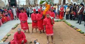 आज घर घरमा फूलपाती भित्र्याइँदै