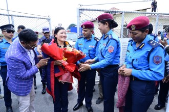 सगरमाथा आरोहण गर्ने पहिलो महिला प्रहरी अधिकृत कुञ्जाङ छोपेल शेर्पाको काठमाडाैंमा स्वागत