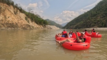 नेपालमै पहिलोपटक दोलालघाटदेखि पचुवारघाटसम्म रिभर ट्युबिङ