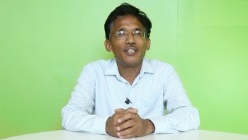बाजेबजैका कथा नातिनातिनालाई सुनाउँदै (भिडियाे)