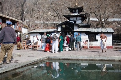 सोह्रश्राद्ध नजिकिएसँगै मुक्तिनाथमा धार्मिक पर्यटककाे चहलपहल बढ्यो
