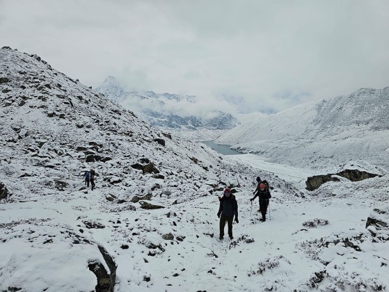 असामान्य हिमपातले सगरमाथा क्षेत्र ठप्प, पर्यटन र होटल व्यवसाय प्रभावित