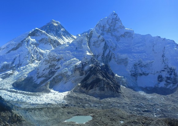 मनोरम गोजुम्पा तथा खुम्बु ग्लेसियर क्षेत्र (तस्वीरमा)