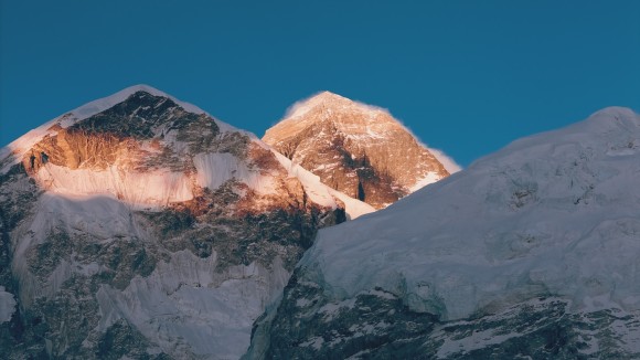 कीर्तिमानी आराेही सानु शेर्पासहित १३ आराेहीकाे सगरमाथा आराेहण सफल 