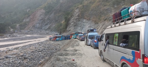 बिपी राजमार्ग चाैबिसै घण्टा खुल्ला