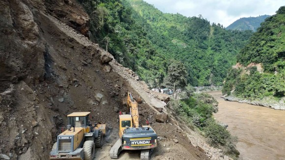 बाढी–पहिरोका कारण आज पनि ७ सडक पूर्ण रूपमा अवरुद्ध