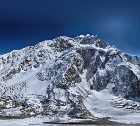 डोरी टाँग्दै कञ्चनजंघा चुचुराेमा पुगे १० आरोही