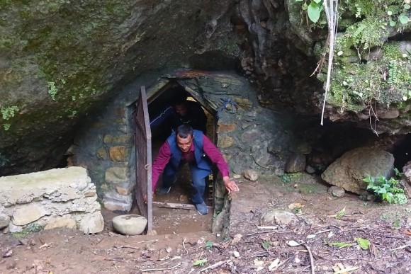 आकर्षणको केन्द्र रामपुरको वशिष्ठ गुफा