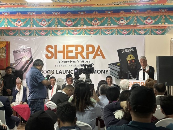 सगरमाथा हिमपहिरोको सत्यकथामा आधारित पुस्तक ‘शेर्पा’ सार्वजनिक