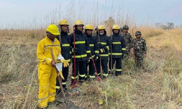 निकुञ्जलाई शुक्लाफाँटामा डढेलो नियन्त्रण तालिम