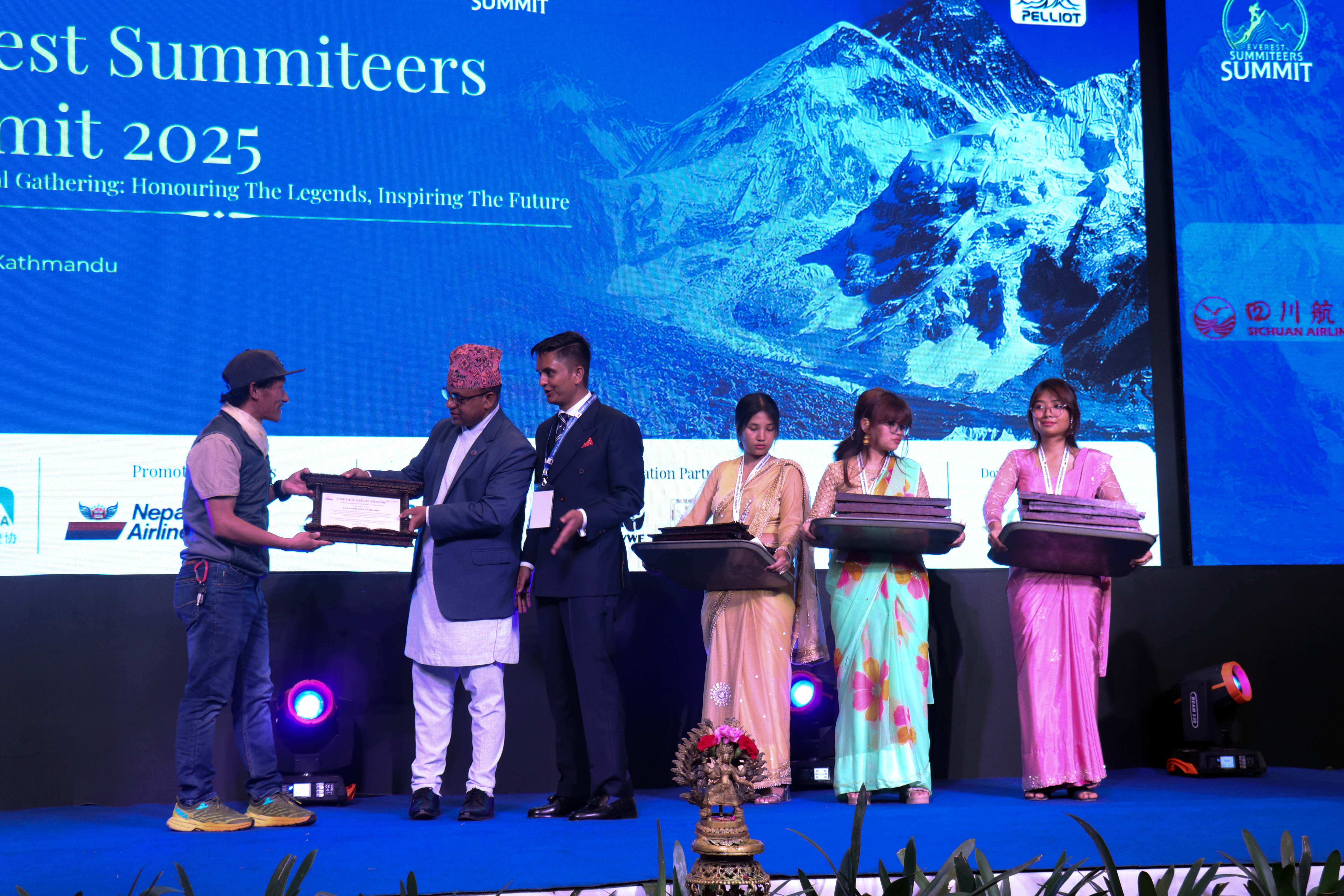 Everest-Summiter's-Summit-2025--kamal-prabhat--67-1748348027.jpg