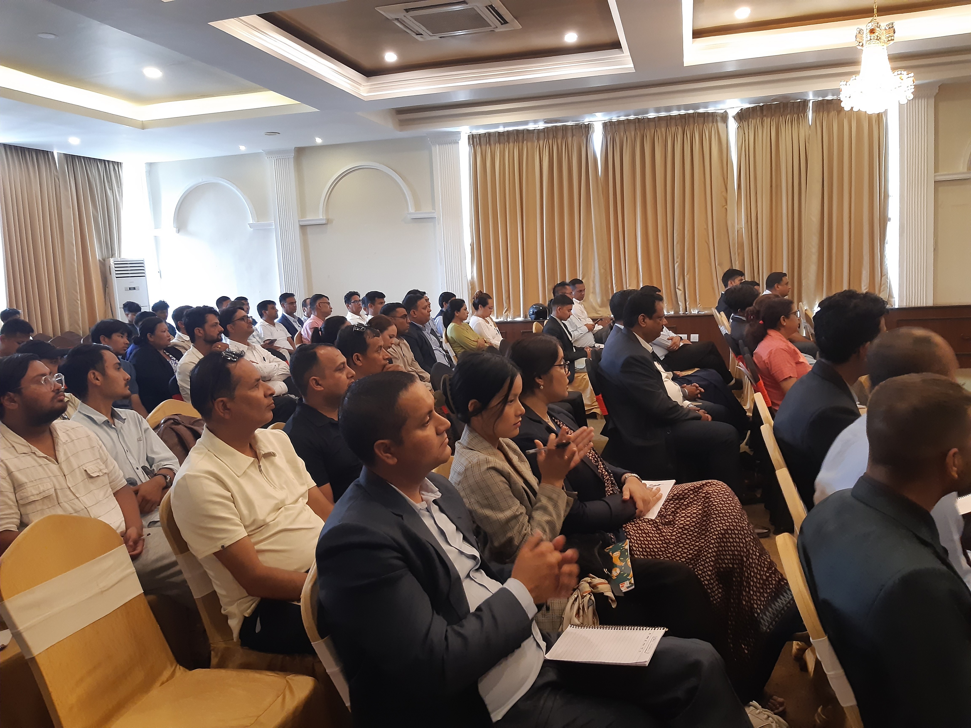 होटल संचालक र कर्मचारीलाई एआईसम्बन्धी अभिमुखीकरण