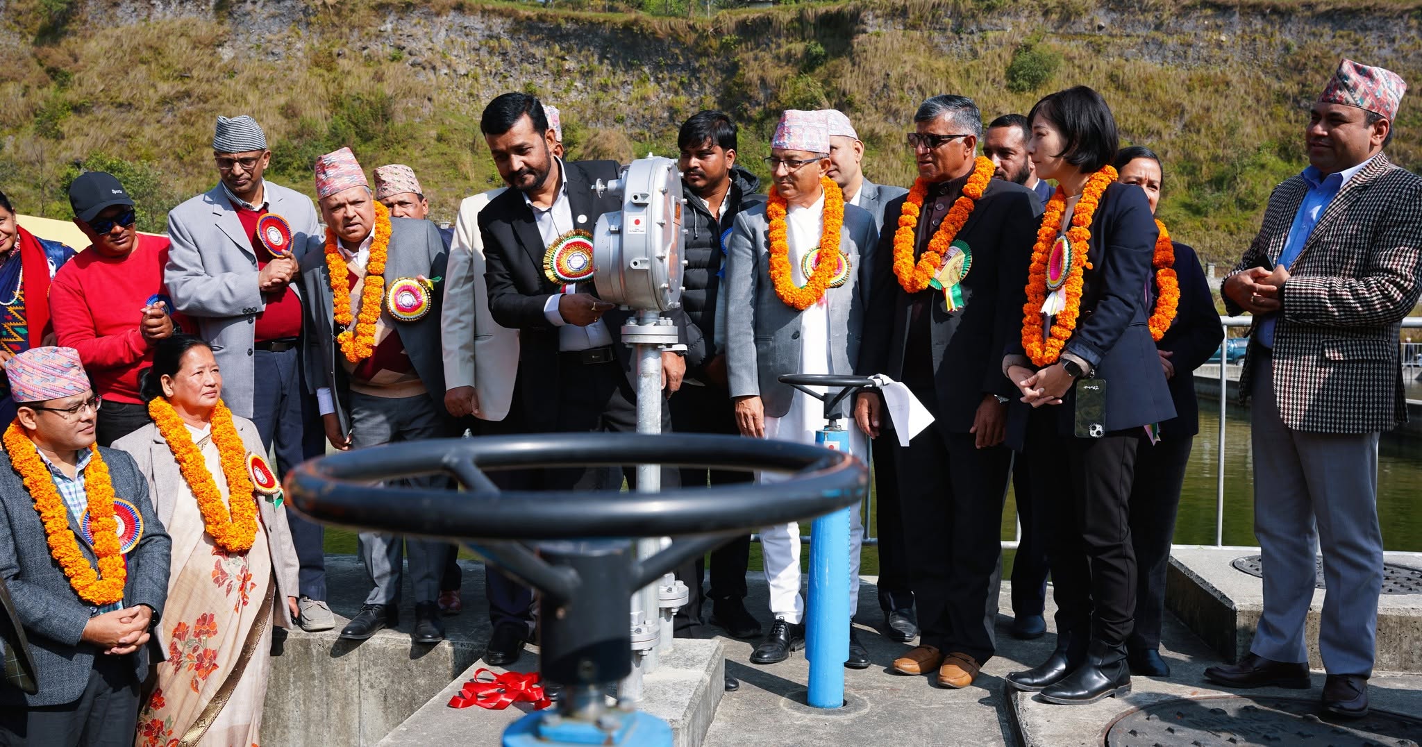 खानेपानी माग्दै पोखराका पर्यटनकर्मी  खानेपानी संस्थानमा