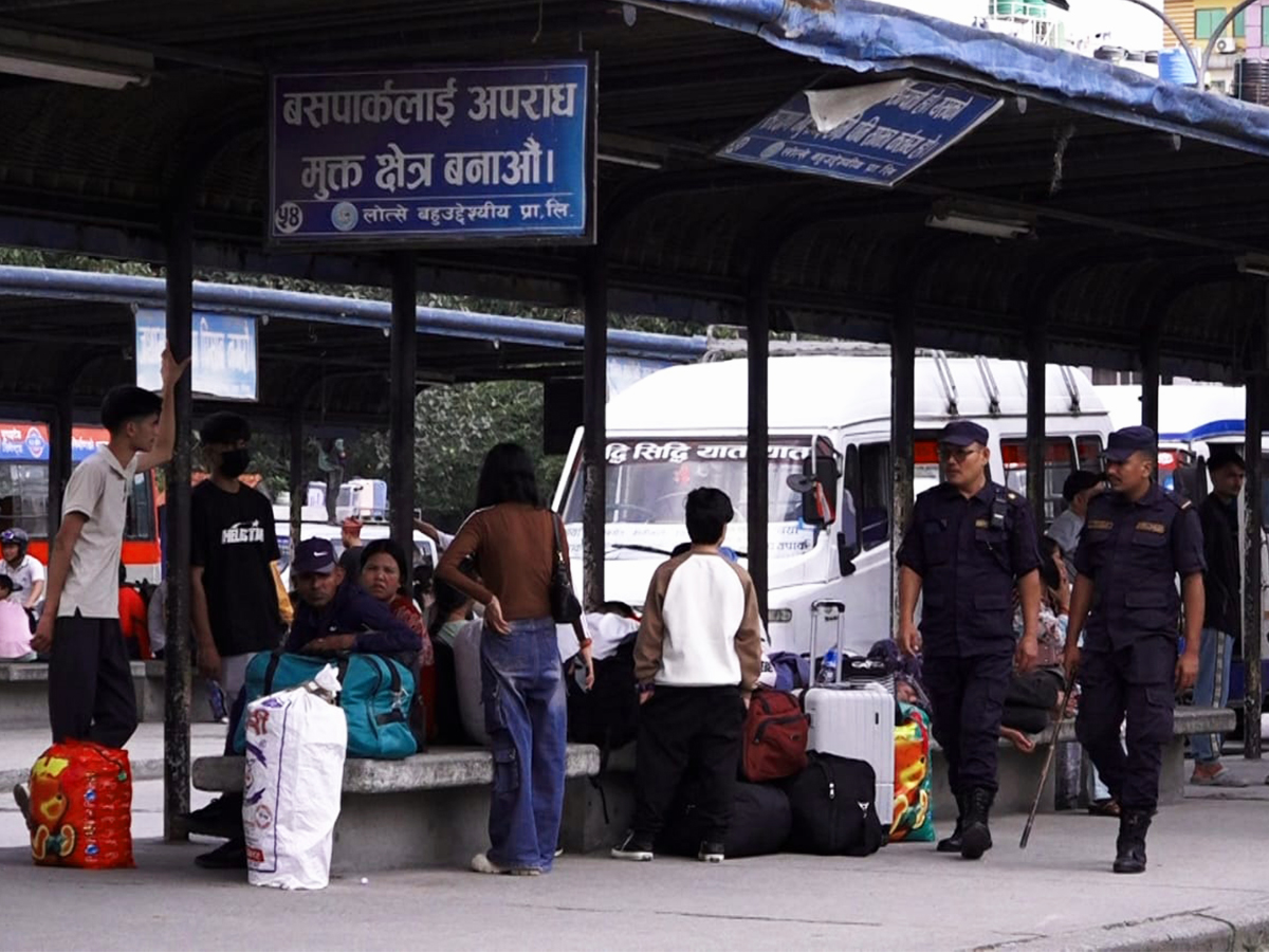 दसैंमा गाउँ फर्किने यात्रुको मुहारमा उत्साह र चिन्ता 