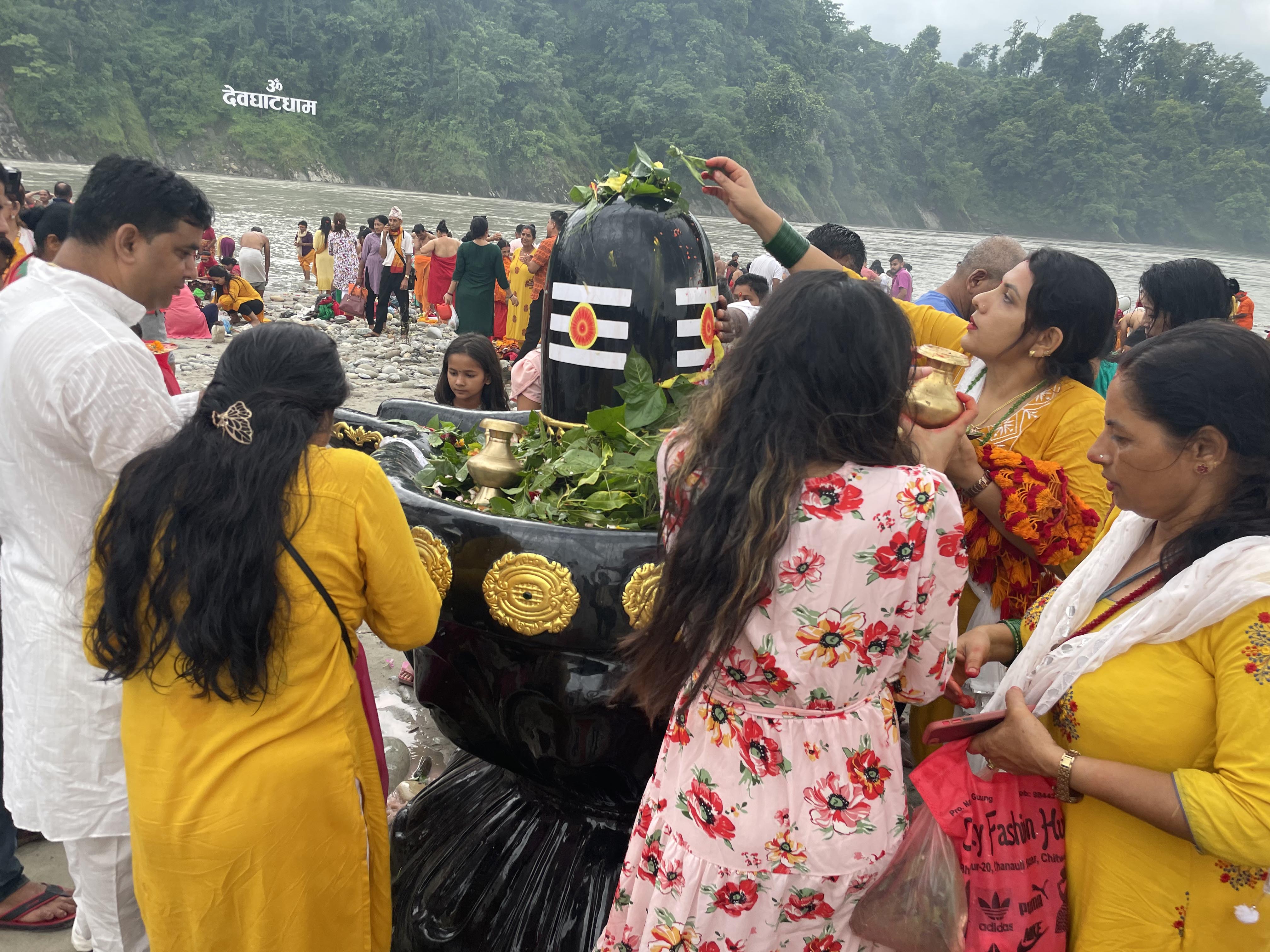 आज साउनको पहिलो सोमबार, देशभरका शिवालयमा भक्तजनको भीड