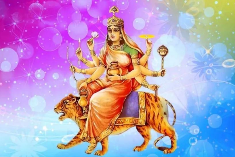 नवरात्रको तेस्रो दिन आज माता चन्द्रघण्टाको पूजा आराधना गरि मनाईदै