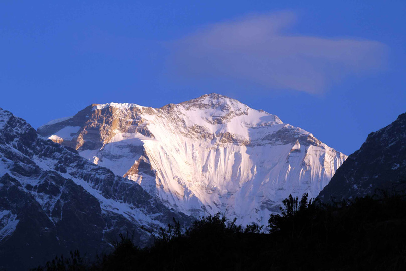 मनमोहक धौलागिरि आधार सिविर