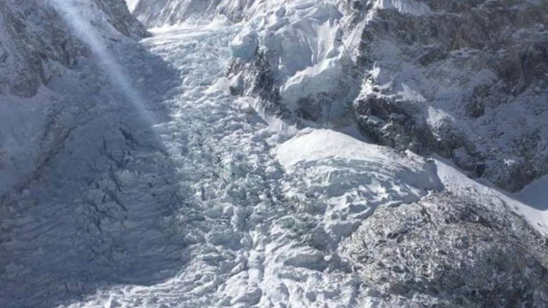 हिउँपहिरोमा परेर सोलुखुम्बुका दुई जना बेपत्ता