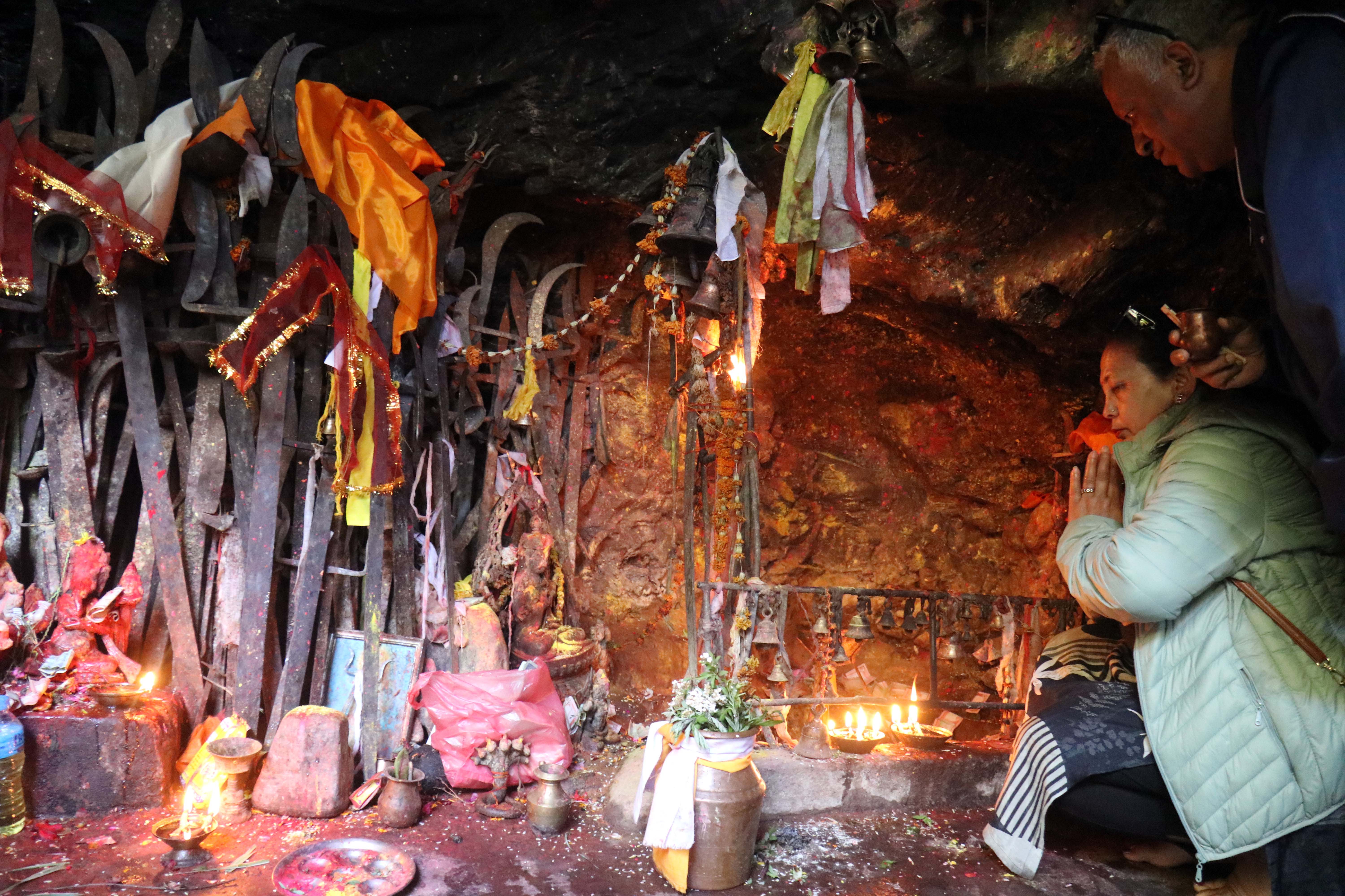 जिरीको ओढारभित्र लुकेको आस्था: जिरेश्वर महादेव (तस्बिरहरू)