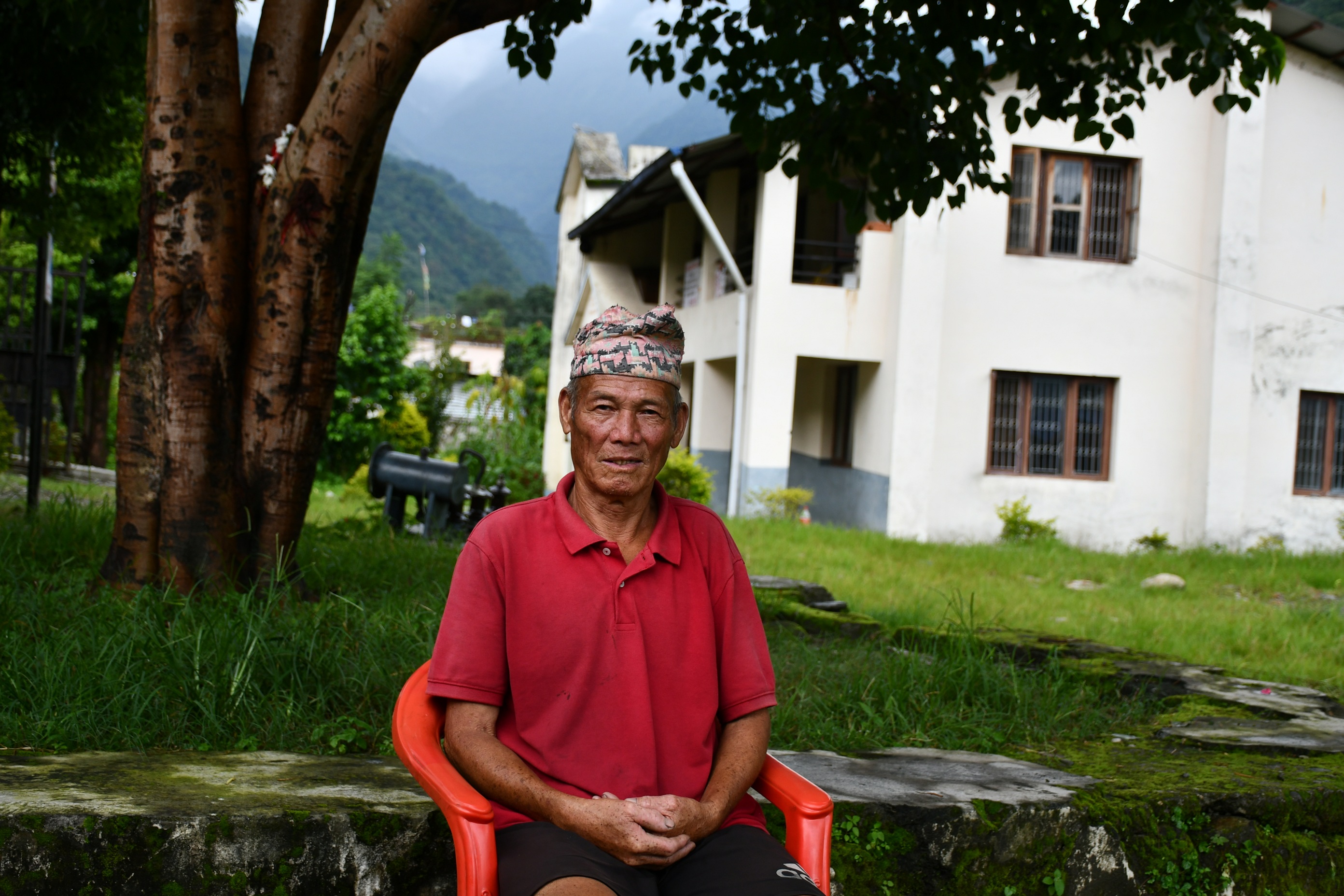 meme-pokhari-padam-ghale-1752721588.JPG