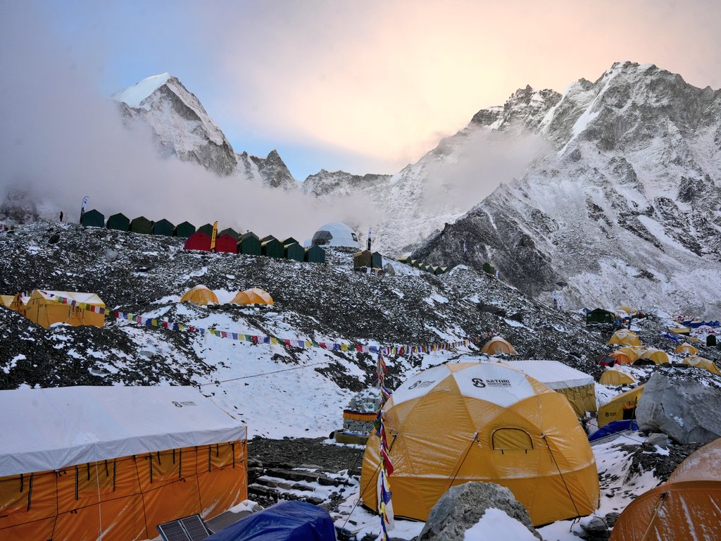सगरमाथा आरोहणमा जेनन ग्यास प्रयोग भएको विषयमा सरकारले थाल्याे अनुसन्धान
